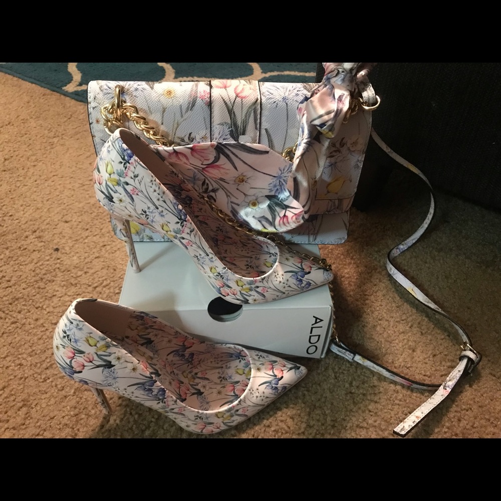 Also shoes with matching purse